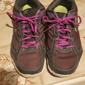 Womens Fila tennis shoe